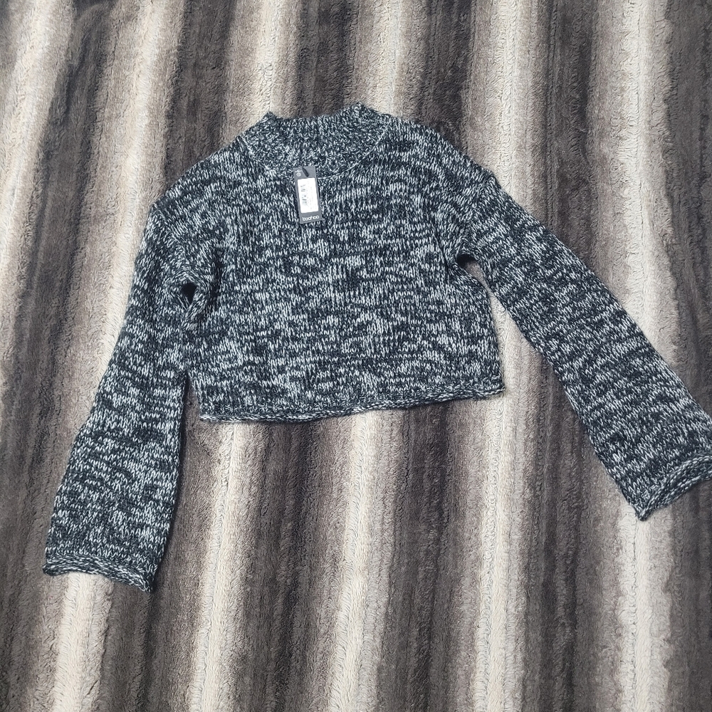 Boohoo Cropped Sweater Size S NWT